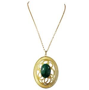Vintage mid century pendant necklace gold chain & polished green oval stone